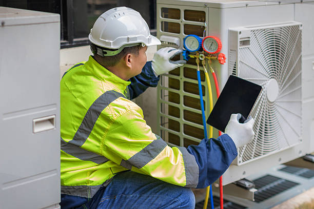 Professional Hvac technician working in Red Bank, TN